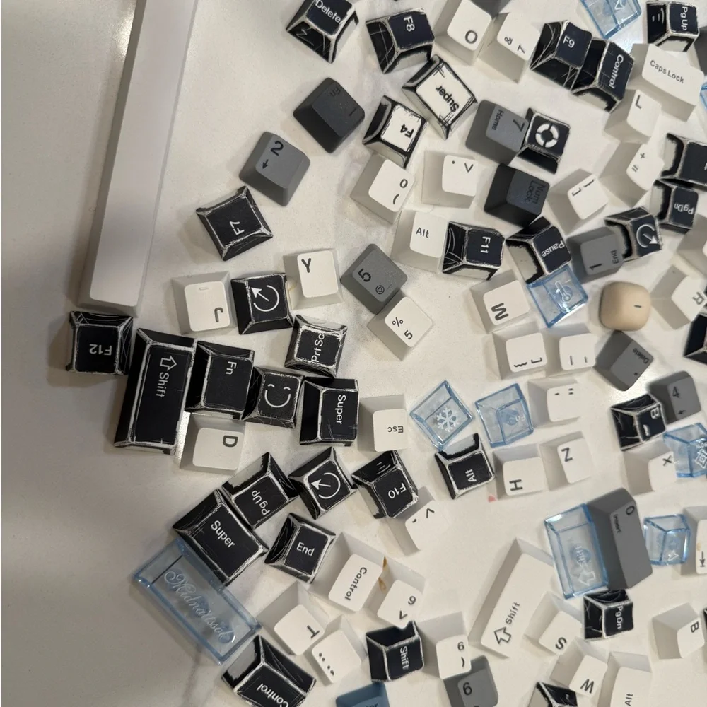 Source Unknown Mixed Color Keyboard Keycaps - Picture 8 of 8